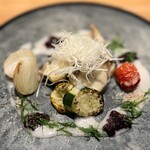 銀座 炎 田むら - 選べるメインの魚料理　身がギュッと弾力あり、優しい梅肉とおかゆのソースでしあわせで繊細な美味しさ。