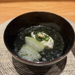 銀座 炎 田むら - お椀　鱧と冬瓜　鱧の練り物がふわっふわで舌でつぶれる柔らかさに身のアクセント。