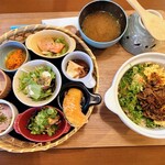 京町スタンド - 料理写真:牛しぐれと牛蒡の土鍋セット　1,950円