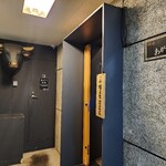 焼肉あがり - エレベーターで７階　　店内入り口