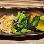 焼肉あがり - ランチのセットナムルとオイキムチ