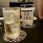 十三トリスバー - トリスのハイボール　奥はジムビームかな