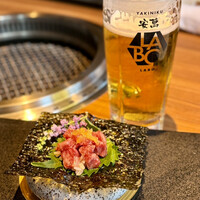 YAKINIKU 安萬LABO - 特選和牛ユッケ寿司と生ビール