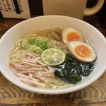 中華そば いぶき - 冷やしイリコそば(別アングル)♪