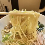 中華そば いぶき - 冷やしイリコそば 麺リフト♪