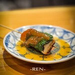 焼鳥 とり藤 - ささみ レア焼  梅しそ 280円