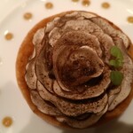 メゾン ポール・ボキューズ - ブラウンマッシュルームとセップダケのタルト