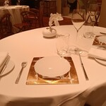 メゾン ポール・ボキューズ - テーブルセッティング