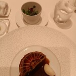 メゾン ポール・ボキューズ - 京都七谷鴨のドディーヌとフォアグラ　キャベツのトゥルト　
      ソース ペリグー