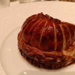 メゾン ポール・ボキューズ - 京都七谷鴨のドディーヌとフォアグラ　キャベツのトゥルト　
      ソース ペリグー