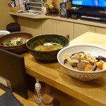 千代娘 - カウンターに並ぶおばんざい