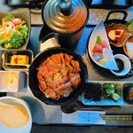 黒毛和牛 肉まぶし ふじ田 - 藤田御膳
      特選黒毛和牛A5ランク肉まぶし
      イチボ(サシ有り）・ランプ(赤身）2種盛り
      3900円税別