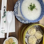 Tea Amo 王記土鍋飯 イオン東雲店 - 海鮮粥と小籠包