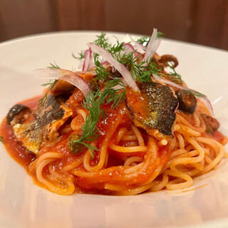 ランチは週替り単品パスタをチョイス、追加オプション可能