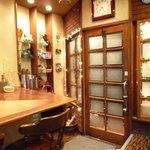 トラットリア さと - 店内から入り口に向かって