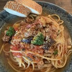 カフェ ピグリッチ - ラム肉と茄子とブロッコリーのトマトソース♪