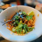 黒毛和牛 肉まぶし ふじ田 - 肉まぶしに薬味をのせて