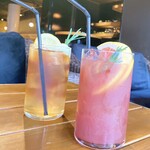 近江牛STEAK＆GRILL BISTECCA - 左ノンアルカクテル蜂蜜レモネードピーチティー&カシスグレカクテル