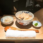 炭割烹 新谷 - 熊野地鶏とヒラタケの土鍋炊き込みご飯