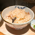 炭割烹 新谷 - 熊野地鶏とヒラタケの土鍋炊き込みご飯 ◎