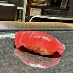 鮨と肴 鵙 - メバチマグロ
      さっぱりとして 口当たり良し