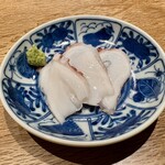 鮨と肴 鵙 - サービスの北海道ヤナギダコ
                                ゆでダコを お刺身で頂きました♪