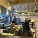 ラーメン専門店 徳川町 如水 - 厨房の様子