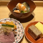 賛否両論 - 先付け3種(茄子・天使の海老、柿のなます・鴨ロースト、玉子カステラ)