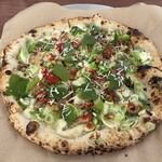 薪焼きピッツァ パッシオーネ - 燻製鯖と長ネギ（1,900円-100円）