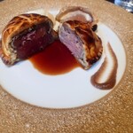 Couche - メインのお肉、鹿とフォアグラのパイ包み焼き