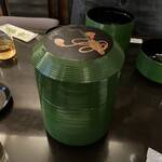 鍵善良房 四条本店 - くずきりはこんな形で出てきます