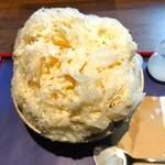 三日月氷菓店 - 練乳をかけるとミルキーな甘さが増して、めちゃめちゃ美味しいじゃん～!!d(￣◇￣)b ｸﾞｯ♪