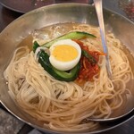 焼肉 きん肉屋 - 冷麺。極々シンプルな一皿。