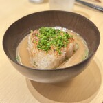 319916968 - ふさこがねの焼きおにぎり/魚のエスプレッソ/自家製たまり