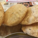 インド料理 パリワル - さっくり揚がったプーリ