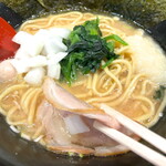 横浜家系ラーメン赤家 - ハムより薄い？チャーシュー