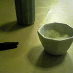 とんかつ まい泉 - 初めに出される大根おろし