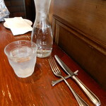 バルベッタ - 水とカトラリー