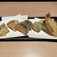 天ぷら 旬和食 あきら - 特大しいたけ、長茄子、ダビデオクラ、鱚/1,700円