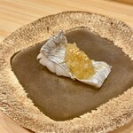 銀座 鮨 しょう介 - 太刀魚の玉葱のせ