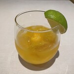 多良間牛 ダグズ・グリル 宮古島本店 - トロピカルフルーツのカクテル