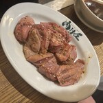 羊肉炭火焼 肉汁屋 - 