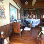 アイスクリンカフェ アーク - 山側の席も、かわいく仕上げてあります