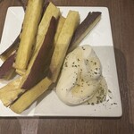 シーフードスタンド パチョレック ハナタレ 野毛店 - さつまいもスティックとクリームチーズ