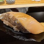 鮨 ゆうき - 鰆 漬け(中に浅葱)　◎◎