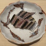 鮨 ゆうき - 酢締めし炭火で皮目を炙ったタカベ 玉ねぎ醤油　◎