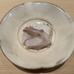 鮨 ゆうき - クエの炙り(静岡・神経締めしたクエ）　◎