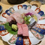 酒とろばた焼 うなり - 大将おまかせの鮮魚の刺し盛り5点盛り