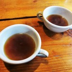 カントリーキッチン - 食前に出されるビーフの濃厚なコンソメスープ。