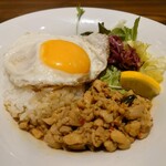デニーズ - サラダごはん〜ガパオ・ガイ
